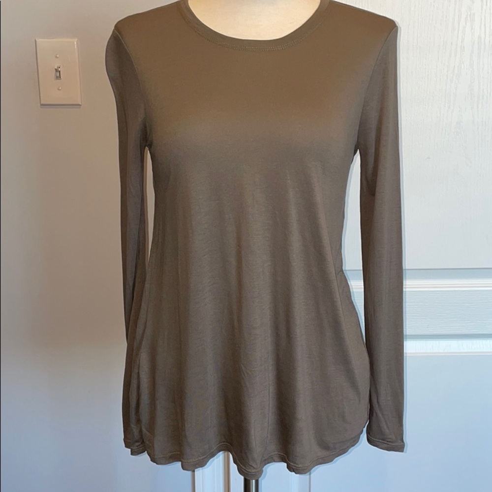 BCBG Maxazria taupe open back shirt size XXS